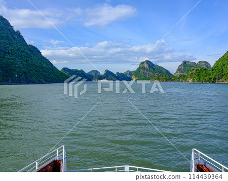 Vietnam Halong Bay 114439364