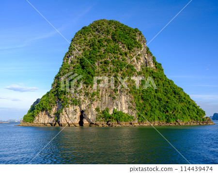 Vietnam Halong Bay 114439474