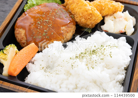 Delicious hamburger bag lunch Delicious hamburger bag lunch 114439500