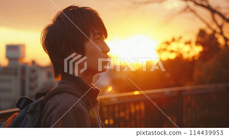 日落和年輕人 日落和年輕人 114439953