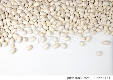 heap of white kidney beans on white background 114441151