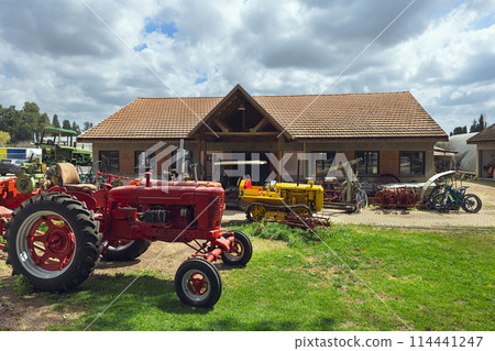 Old wheeled tractor restored 114441247