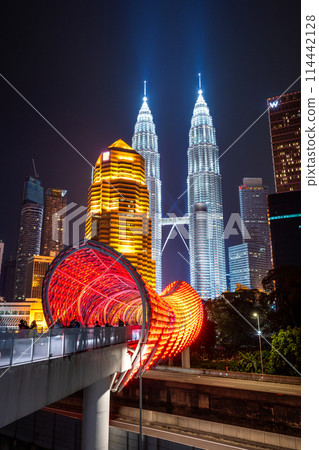 Malaysia, Kuala Lumpur, Sarom Link Bridge and Petronas Twin Towers 114442128