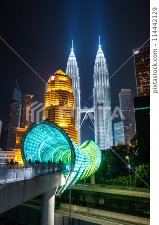 Malaysia, Kuala Lumpur, Sarom Link Bridge and Petronas Twin Towers 114442129
