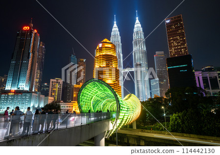 Malaysia, Kuala Lumpur, Sarom Link Bridge and Petronas Twin Towers Malaysia, Kuala Lumpur, Sarom Link Bridge and Petronas Twin Towers 114442130