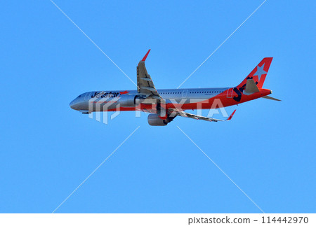 Jetstar LR26 takeoff climb 114442970