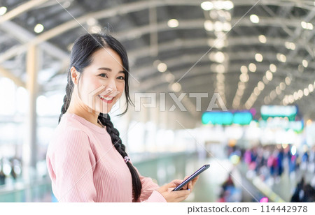 Female traveler waiting to board the plane at the airport_2 114442978