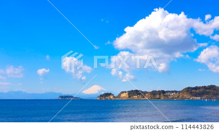 Zaimokuza Beach: Sunny day scenery Zaimokuza Beach: Sunny day scenery 114443826