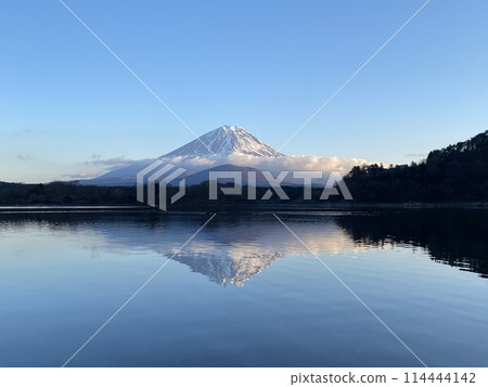 富士山,日本的壯麗景色 富士山,日本的壯麗景色 114444142