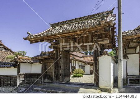 Honzanji Temple, Front Gate, Misaki Town, Okayama Prefecture 114444398
