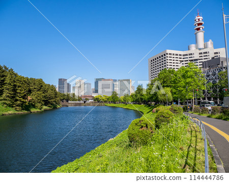 永恆的城市景觀：從江戶城遺址和櫻田護城河看到櫻田門和丸之內辦公區 114444786