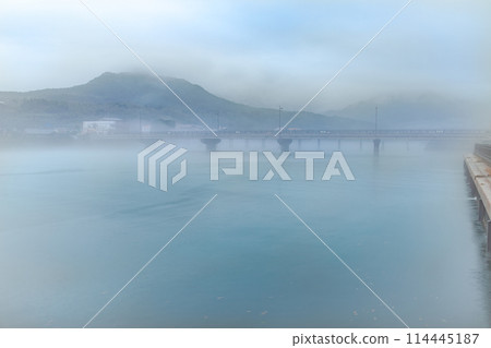 霧氣瀰漫的河流與神明居住的宮之浦川，近海阿爾卑斯的屋久島（冬季） 114445187