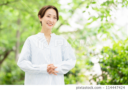 女性肖像清新綠色美女 114447424