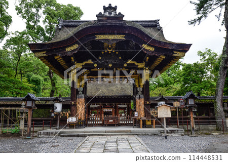 Toyokuni Shrine Karamon 114448531