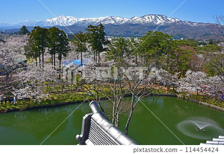 Cherry blossoms at Takada Castle Park and Mt. Myoko, Joetsu, Niigata Prefecture Cherry blossoms at Takada Castle Park and Mt. Myoko, Joetsu, Niigata Prefecture 114454424
