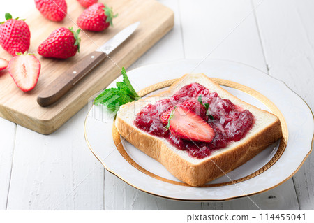 草莓醬吐司 114455041