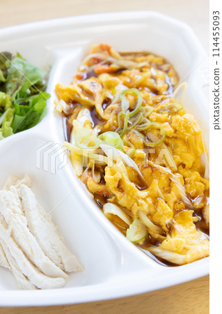 Delicious crab and egg bento 114455093