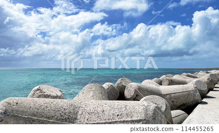 The beautiful sea of Minamihamacho Green Park, Ishigaki Island The beautiful sea of Minamihamacho Green Park, Ishigaki Island 114455265