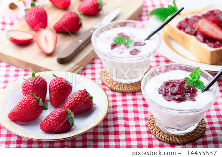 Strawberry jam Yogurt Strawberry jam Yogurt 114455537