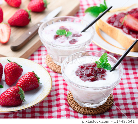 Strawberry jam Yogurt Strawberry jam Yogurt 114455541
