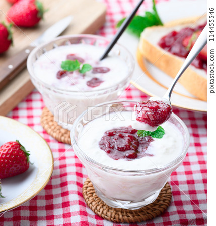 Strawberry jam Yogurt 114455546