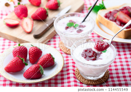 Strawberry jam Yogurt Strawberry jam Yogurt 114455549