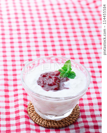 Strawberry jam Yogurt Strawberry jam Yogurt 114455584