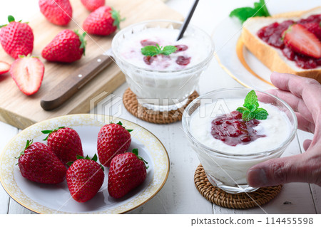 Strawberry jam Yogurt Strawberry jam Yogurt 114455598