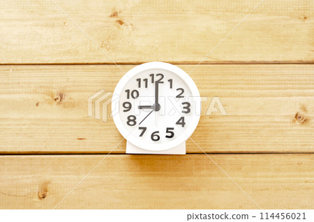 Clock time 9am 9pm 9pm 21:00 114456021
