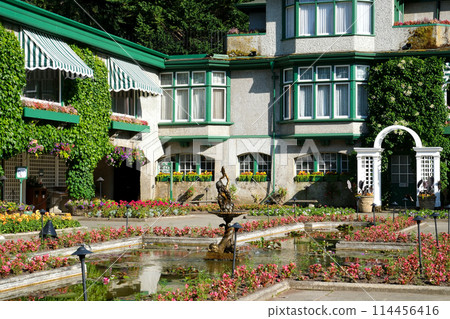 Victoria, British Columbia, Canada Tourists at Butchart Gardens Sunken Garden. High quality 114456416