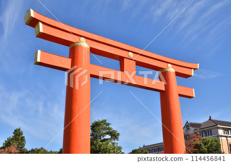 平安神宮的牌坊 114456841
