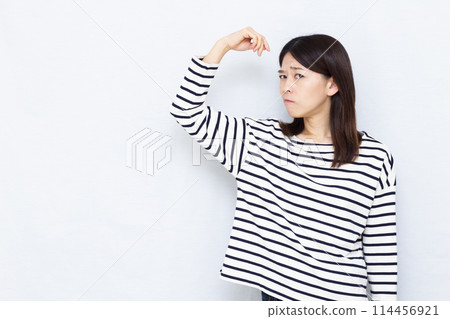 Women who are concerned about the smell of armpit sweat Women who are concerned about the smell of armpit sweat 114456921