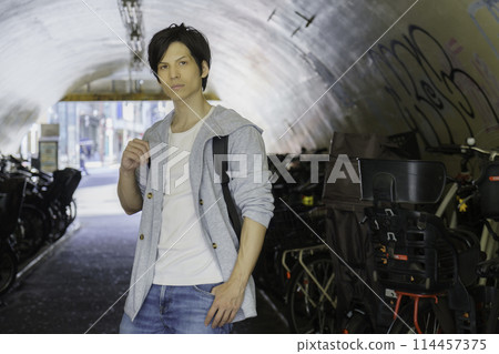 A young foreign man strolling through the streets of Shibuya 114457375