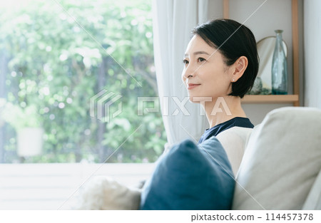 Woman sitting on the couch 114457378