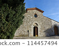 A small but beautiful church in the Tuscan countryside 114457494