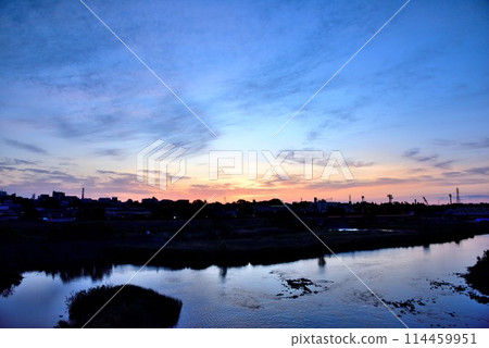 Beautiful morning view from Tachihi Bridge in Hino, Tokyo 114459951