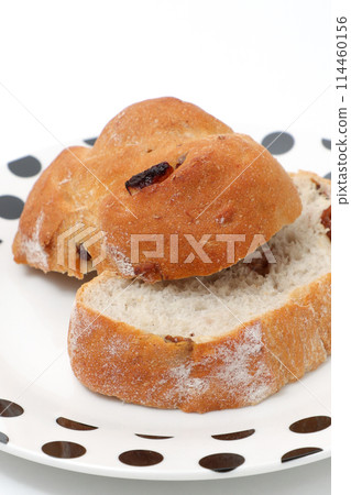 Bread, raisin bread, walnut, walnut bread, walnut, raisin walnut, bread, white bread, western food, snacks Bread, raisin bread, walnut, walnut bread, walnut, raisin walnut, bread, white bread, western food, snacks 114460156