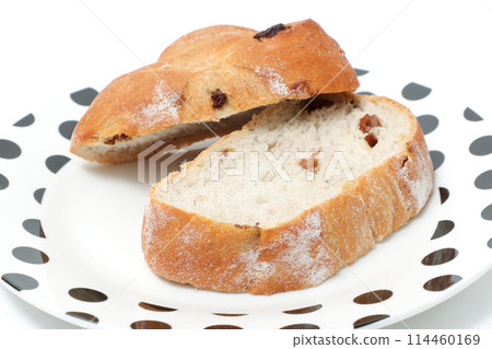 Bread, raisin bread, walnut, walnut bread, walnut, raisin walnut, bread, white bread, western food, snacks Bread, raisin bread, walnut, walnut bread, walnut, raisin walnut, bread, white bread, western food, snacks 114460169