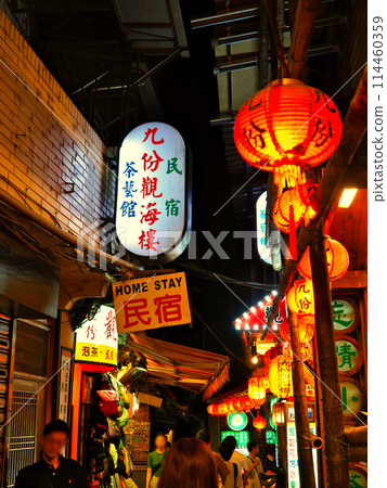 九份老街在晚上，台灣 114460359