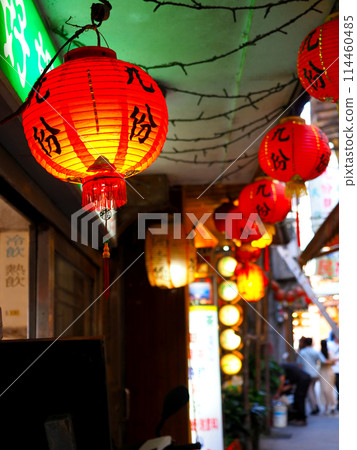 九份老街在晚上，台灣 114460485