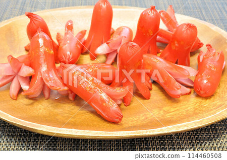 Octopus-shaped Vienna sausage 114460508