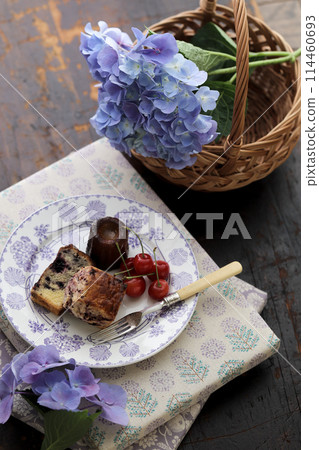 烤餅、canelé 和磅蛋糕 烤餅、canelé 和磅蛋糕 114460693