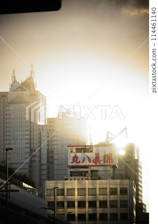 The sun setting over Shinjuku Park Tower at dusk The sun setting over Shinjuku Park Tower at dusk 114461140