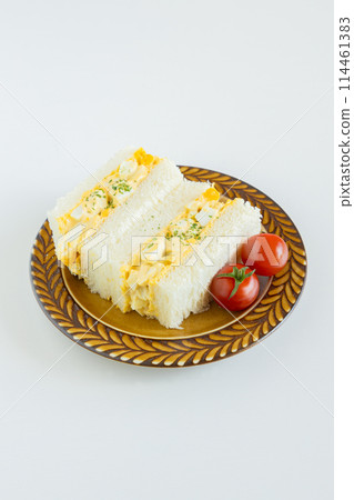 Egg sandwich and tomato salad 114461383