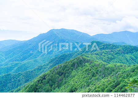 [山素材] 夏天從國誌山看到的山景[山梨縣] 114462877