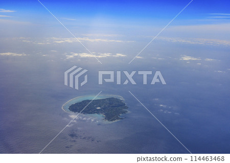 Yoron Island, Kagoshima Prefecture (from an airplane) Yoron Island, Kagoshima Prefecture (from an airplane) 114463468