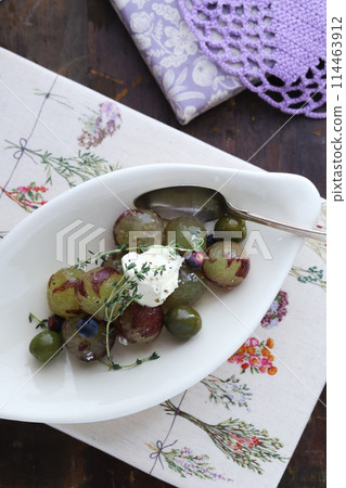 盤子上的葡萄甜點 114463912