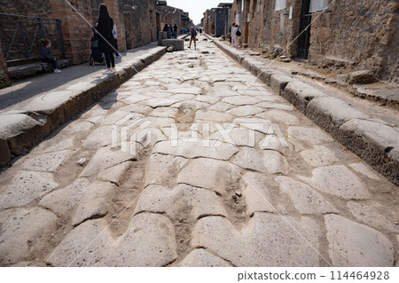 Pompeii ruins road Pompeii ruins road 114464928