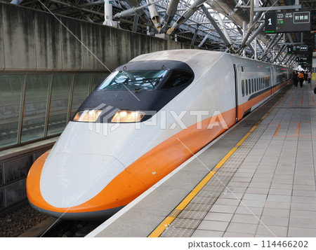 台中站的台灣高鐵700T型 114466202