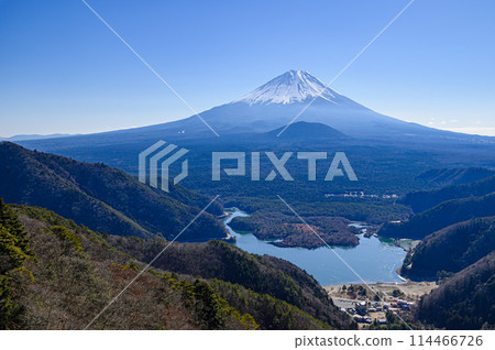 從三方文山眺望富士山和精進湖 從三方文山眺望富士山和精進湖 114466726